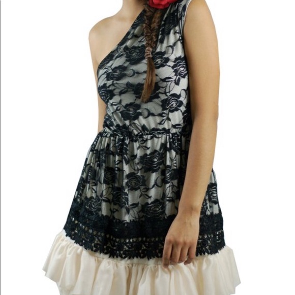 Ivory Lace Ruffle Dress-Size Medium - Picture 4 of 8